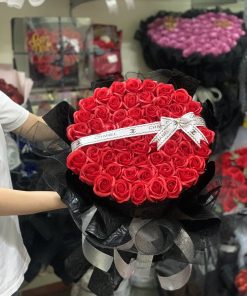Bó tròn hoa hồng sáp+ nhũ giấy trơn