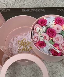 Hoa sáp hộp tròn mở