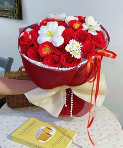 Bó hoa đỏ mix nơ trắng