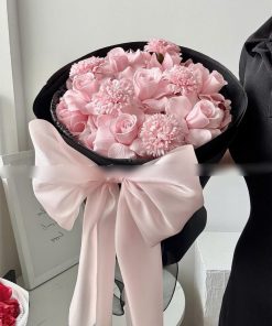 Bó hoa hồng mix cẩm chướng hot 2026 kèm nơ