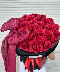 Bó đỏ vũ nữ rượu vang kèm nơ